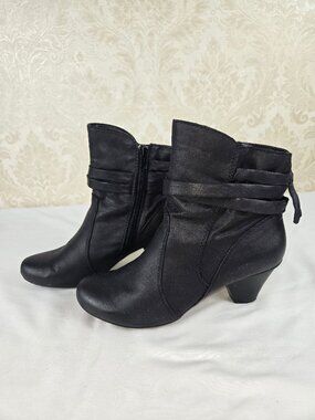 Bear Traps Size 6-1/2M Renew Black Heeled Ankle Boots Side Zip Decorative Straps